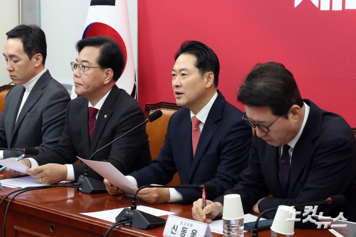 국민의힘 장동혁 대표가 12일 서울 여의도 국회에서 열린 최고위원회의에서 발언을 하고 있다.