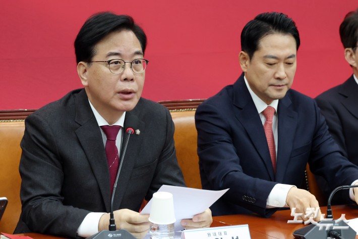 발언하는 송언석 원내대표