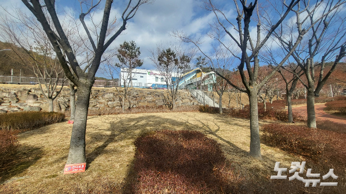 대구시민안전테마파크 앞마당 희생자 유해 32위가 묻힌 장소. 류연정 기자