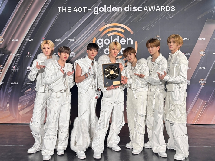 제40회 골든디스크어워즈에서 골든 초이스 상을 받은 그룹 아크. 미스틱스토리 제공