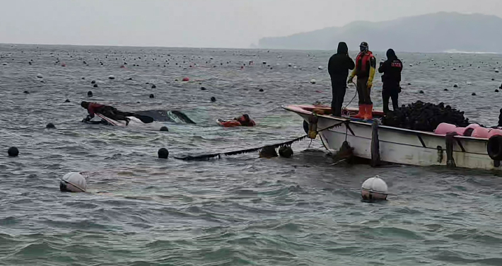 구조모습. 태안해경 제공