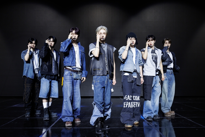 알파드라이브원의 타이틀곡은 '프릭 알람'이다. 웨이크원 제공