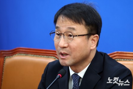 더불어민주당 한병도 원내대표가 13일 서울 여의도 국회에서 열린 원내대책회의에서 발언을 하고 있다.