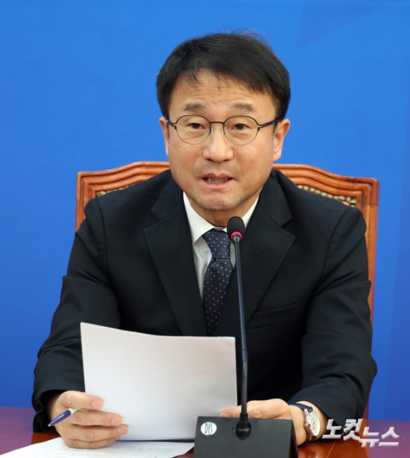 더불어민주당 한병도 원내대표가 13일 서울 여의도 국회에서 열린 원내대책회의에서 발언을 하고 있다.