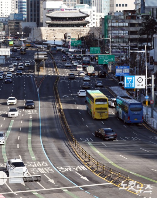 서울 시내버스 파업…텅빈 버스전용차선