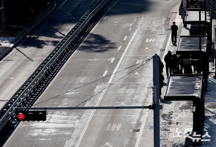 서울 시내버스 파업…텅빈 서울역버스환승센터