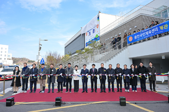 전남 여수시는 지난 12일 '웅천국민체육센터' 개관식을 개최했다. 여수시 제공