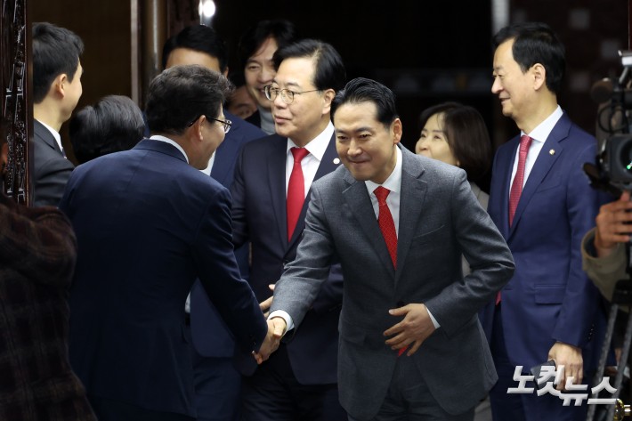 국회의원-당협위원장 연석회의 및 의총 참석하는 장동혁-송언석