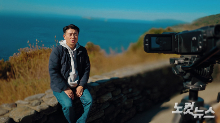 엔도 슈샤쿠 문학관 앞에서 인터뷰에 응하고 있는 원주청년관 관장 박인철 목사. 최재훈 기자