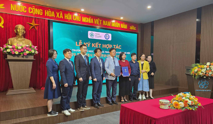 하노이전문대학교와 업무협약을 체결 후 기념사진 촬영을 하고 있다. 고신대 제공