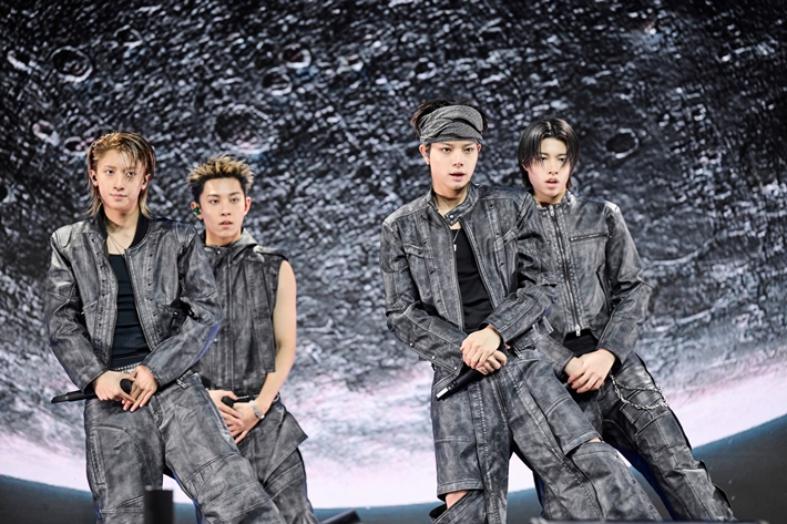 롱샷이 무대 하는 모습. 모어비전 제공