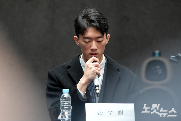 고 전두환씨 손자 전우원씨가 2023년 3월 31일 광주 서구 5·18기념문화센터에서 사죄 기자회견을 하고 있다. 광주=박종민 기자