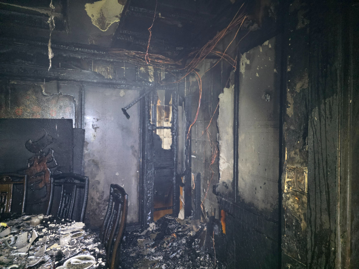 13일 오후 5시쯤 부산 동래구의 한 식당에서 불이 나 700만 원 상당의 재산피해가 발생했다. 부산소방재난본부 제공