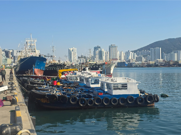 부산 중구 자갈치 시장 인근에 정박 중인 어선. 기사 내용과 무관함. 송호재 기자
