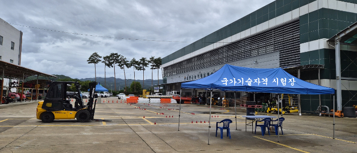 농기계임대사업소 코스 실기 시험장. 울진군 제공