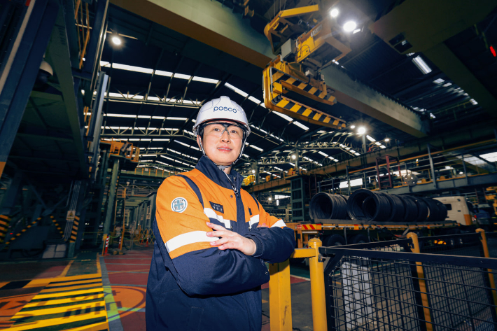 지능형 자동크레인 로직을 개발한 포스코 포항제철소 생산기술부 김병국 주임. 포스코 제공