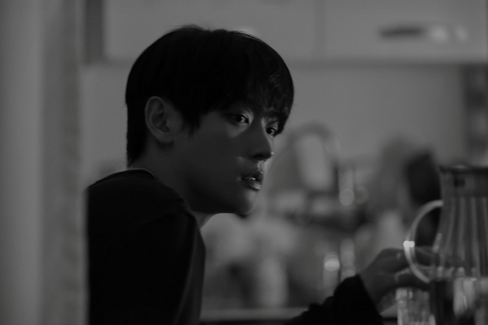 타이틀곡은 록 발라드 장르의 '뮤트 이즈 오프'로, 인성의 자작곡이다. FNC엔터테인먼트 제공