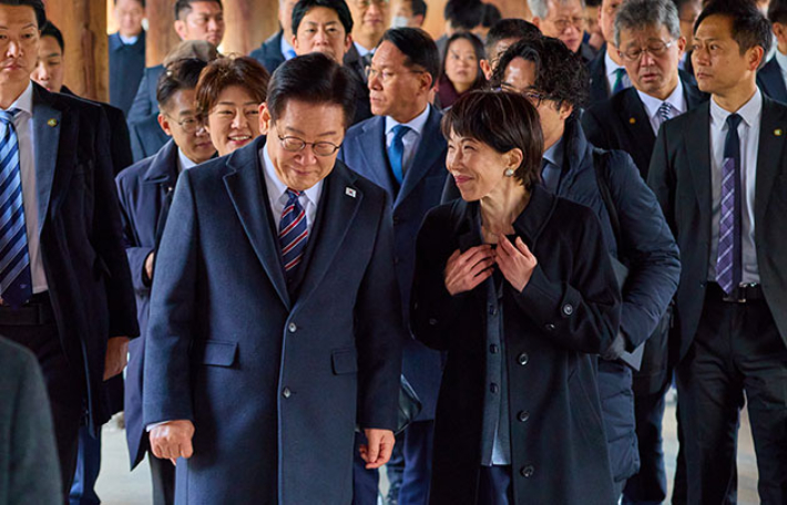 이재명 대통령(왼쪽)과 다카이치 사나에 일본 총리. 연합뉴스