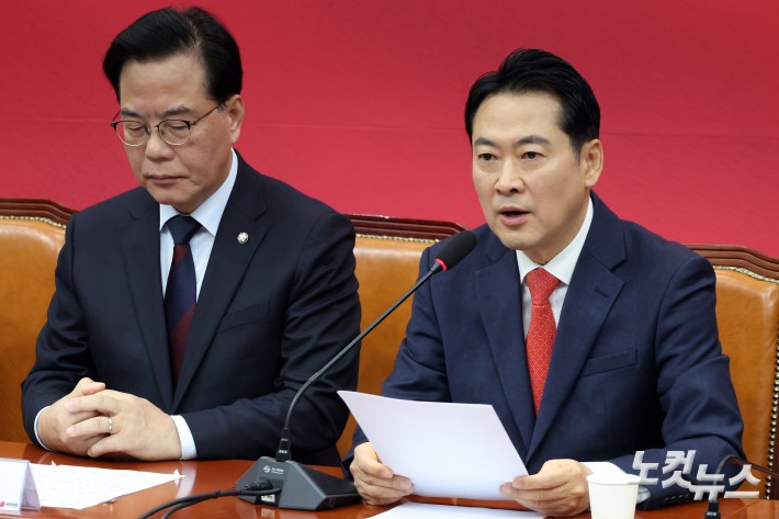 국민의힘 장동혁 대표가 15일 서울 여의도 국회에서 열린 최고위원회의에서 발언을 하고 있다.