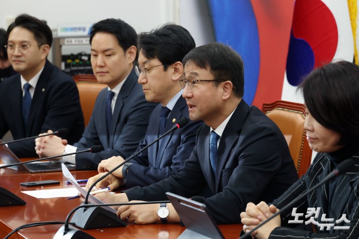 정책조정회의 주재하는 한병도 원내대표