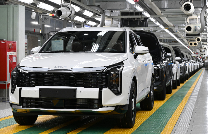 기아 오토랜드 광주2공장 스포티지 생산라인. 연합뉴스
