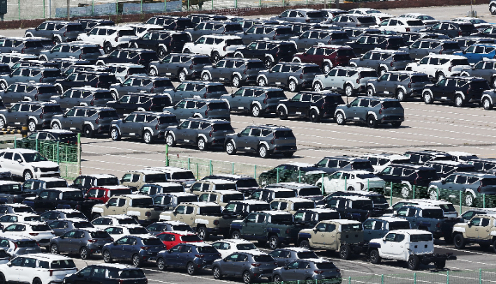 수출용 자동차들. 연합뉴스