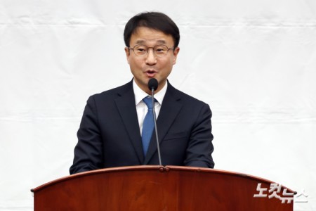 더불어민주당 한병도 원내대표가 15일 서울 여의도 국회에서 열린 의원총회에서 발언을 하고 있다.