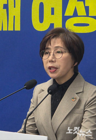 국주영은 전북도의원이 15일 전주시청에서 시장 출마를 선언하고 있다. 최명국 기자