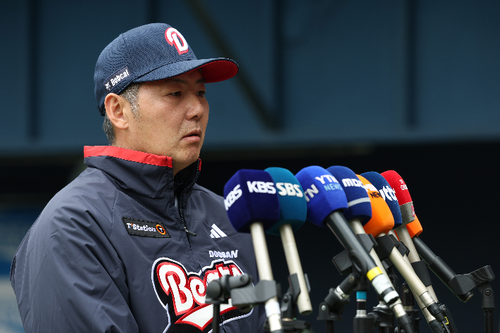 인터뷰하는 두산 김원형 감독. 연합뉴스