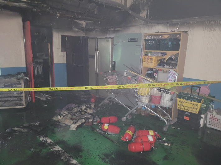 15일 오전 4시29분쯤 울산 울주군 서생면 진하리의 한 펜션에서 화재가 발생했다. 울산소방본부 제공