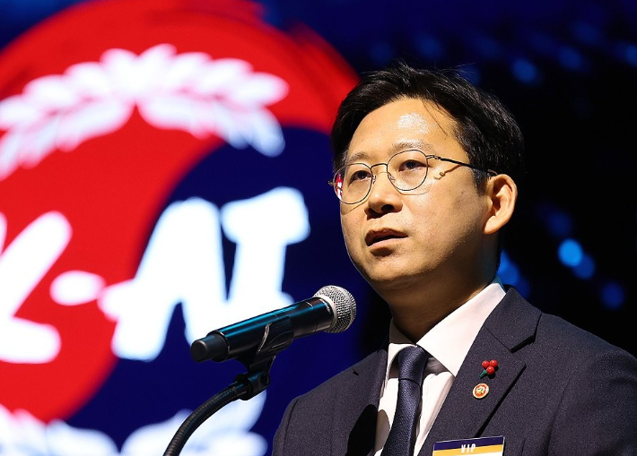 배경훈 부총리 겸 과학기술정보통신부 장관이 '독자 AI 파운데이션 모델' 프로젝트 1차 발표회에서 환영사를 하고 있다. 연합뉴스