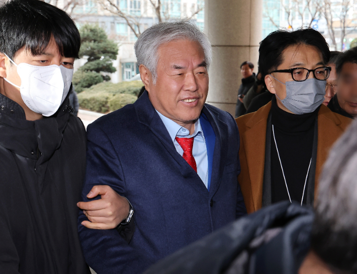 사랑제일교회 전광훈 목사가 15일 서울서부지방법원에서 열린 구속적부심 심문에 출석하는 모습. 연합뉴스