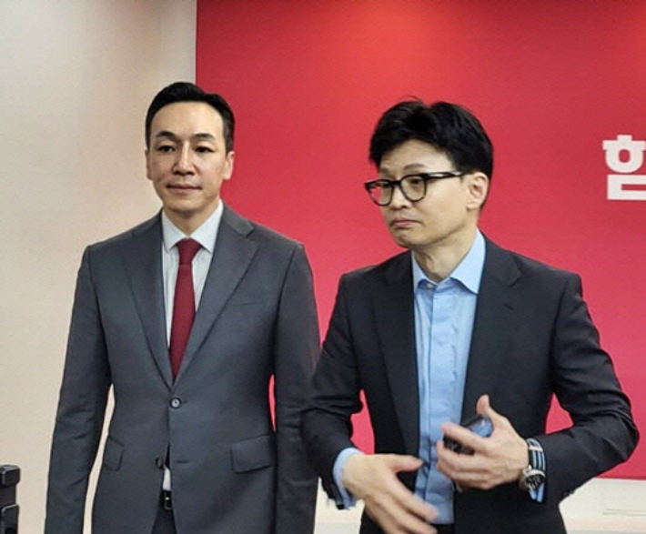 전재수 전 해수부 장관이 부산시장에 출마할 경우 비게 될  부산 북갑 보궐선거에 국민의힘 김민수 최고위원과 한동훈 전대표 등판설이 지역 정가에 퍼지고 있다. 김민수 최고위원 SNS 캡처