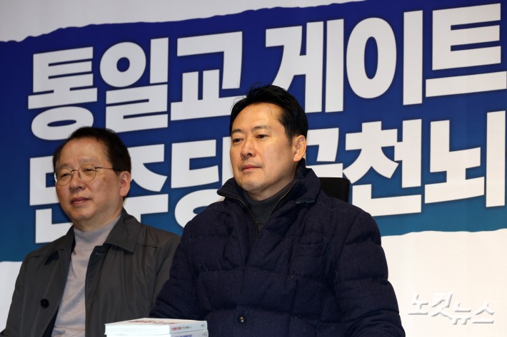 국민의힘 장동혁 대표가 16일 서울 여의도 국회 로텐더홀에서 통일교 및 공천뇌물 특검 수용을 촉구하며 단식 농성을 이어가고 있다.