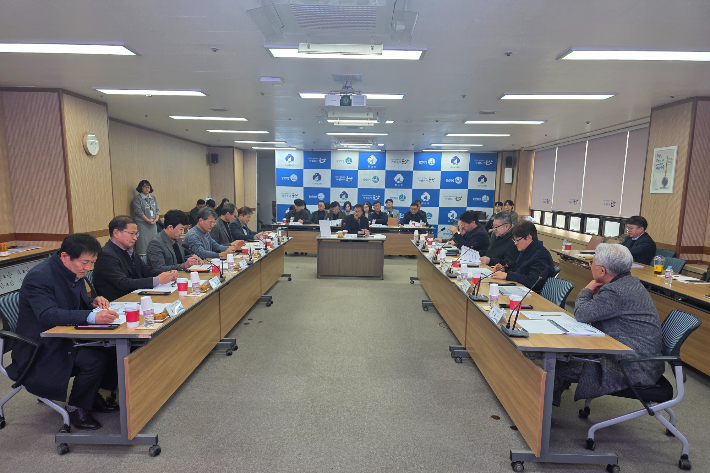 군산시가 시내버스 노선 체계 전면 개편수립을 위한 중간보고회를 하고 있다. 군산시 제공