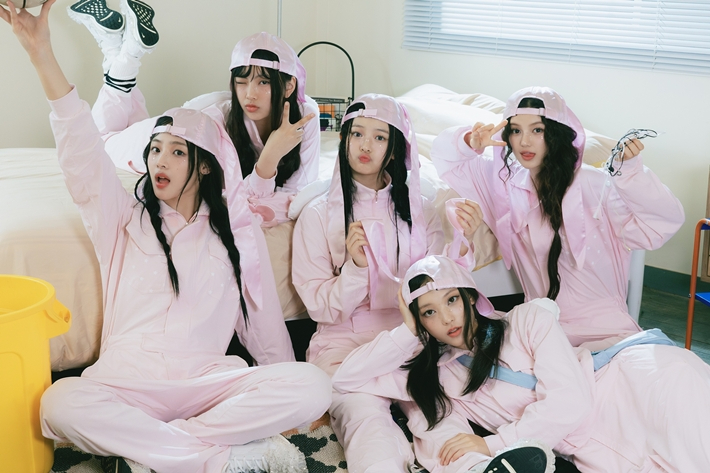 뉴진스의 'OMG'가 스포티파이에서 9억 스트리밍을 넘겼다. 뉴진스 공식 트위터