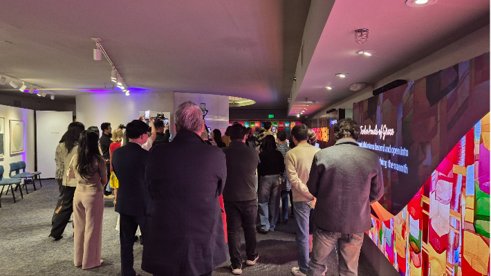 '형형색색' 진주실크등, 아시아 이어 북미 순회전시 '인기'