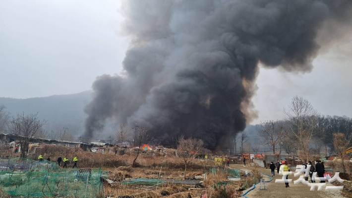 16일 오전 서울 강남구 개포동 구룡마을에서 화재가 발생했다. 김지은 기자