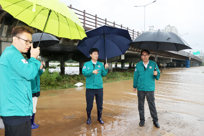 집중호우지역 현장방문. 충북도의회 제공