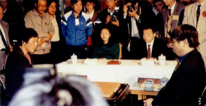 1989년 '응씨배' 결승에서 대국 중인 조훈현(사진 왼쪽)과 녜웨이핑. 한국기원 제공