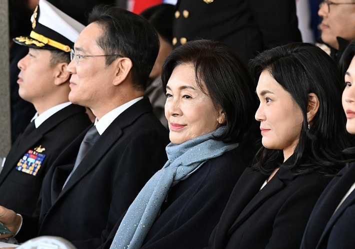 이재용 삼성전자 회장과 홍라희 리움미술관 명예관장, 이서현 삼성물산 사장. 연합뉴스