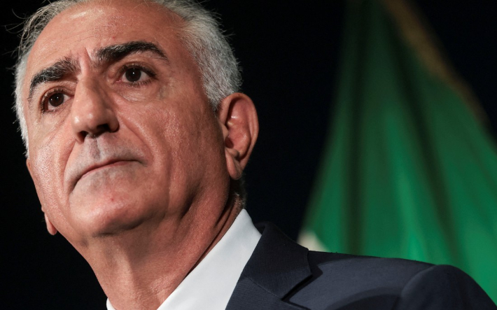 16일(현지시간) 레자 팔레비 전 왕세자가 기자회견하고 있다. 연합뉴스