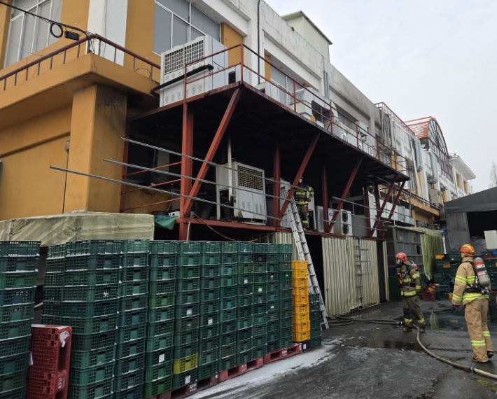 진화 모습. 충남 서산소방서 제공