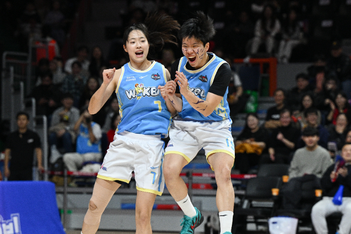 올스타전에 나선 진안(오른쪽)과 박소희. WKBL 제공
