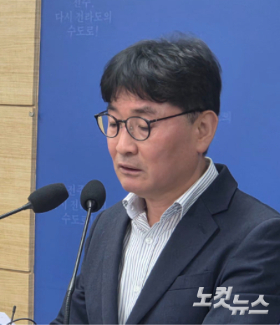 최현창 전주시 기획조정실장이 19일 정례 브리핑을 하고 있다. 최명국 기자