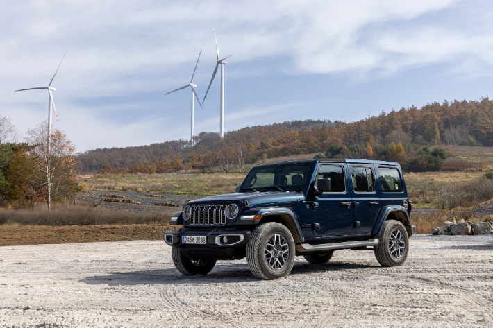 지프 랭글러 사하라. 스텔란티스 코리아 제공