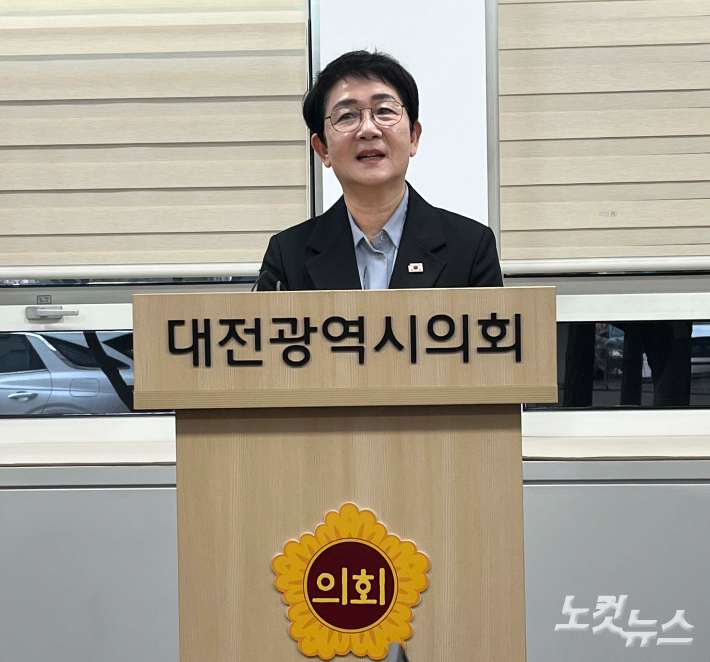 박정현 의원(민주당, 대전 대덕)이 19일 대전시의회에서 기자회견을 열고 대전.충남 통합과 관련한 향후 일정 등을 밝혔다. 정세영 기자