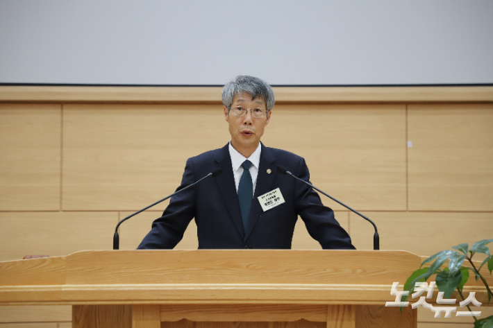 제29회기 경주시장로총연합회 신임회장으로 취임한 정연도 장로(동부제일교회). 김일현 선교국장