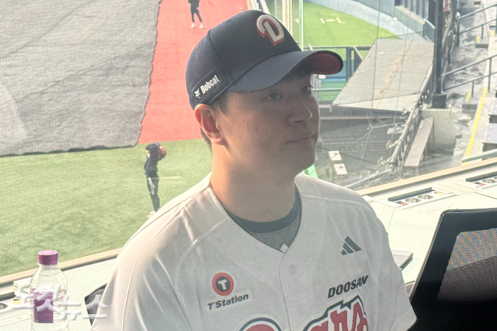 인터뷰하는 두산 이영하. 이우섭 기자