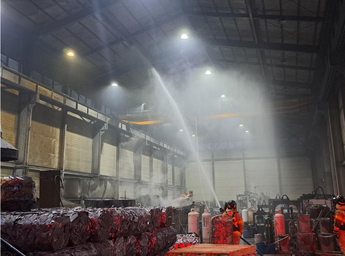 19일 오후 5시 21분쯤 경북 고령군 다산면 송곡리의 한 주물공장에서 불이 났다. 경북소방본부 제공 